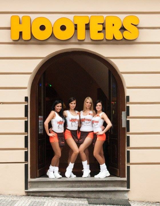 Dinner at Hooters